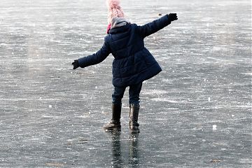 Спасатели на воде призывают: не выходите на лед и не оставляйте детей без присмотра