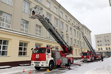 Пожарно-тактическое учение на здание