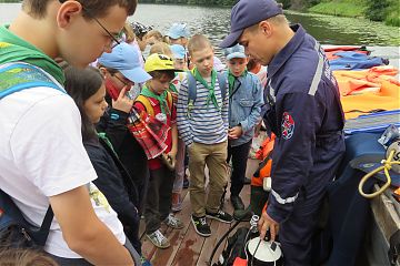 Спасатели на воде приглашают школьников на занятия