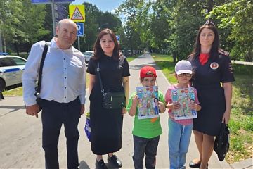 Член Общественного совета при УВД по ЮВАО Геннадий Чумаченко совместно с сотрудниками Госавтоинспекции провели профилактическое мероприятие «Маленький пешеход»