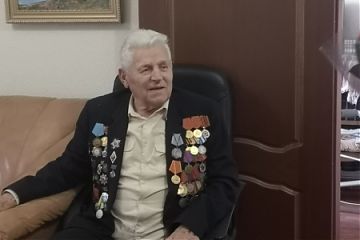 Сотрудники УВД по ЮВАО поздравили ветерана с днем рождения и предстоящими майскими праздниками