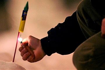 Список площадок, где горожанам разрешат запускать пиротехнику в новогодние праздники, утвердили в округе