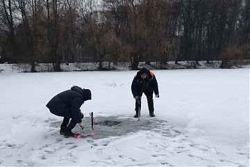 Квадратные лунки для рыб: на природных территориях Москвы провели работы по аэрации водоёмов