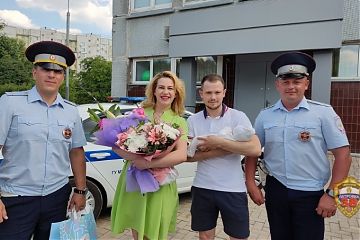 Инспекторы ГИБДД на юго-востоке столицы помогли вовремя доставить беременную женщину в роддом