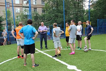 ВСТРЕЧА НА СПОРТИВНОЙ ПЛОЩАДКЕ