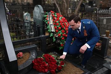 В преддверии Дня Победы на Введенском кладбище г. Москвы состоялось торжественное возложение венков и цветов к могилам участников Великой Отечественной войны