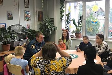 Сотрудники МЧС провели беседы с многодетными семьями и лицами преклонного возраста