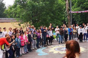 Полицейские юго-востока столицы навестили образовательные учреждения по окончанию учебного года