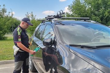 На юго-востоке Москвы госавтоинспекторы продолжают напоминать автолюбителям о безопасности во дворах