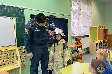 Детский сад – это не просто место, где дети играют и общаются друг с другом, здесь дошкольники познают много новых и полезных знаний, а также обучаются правилам безопасности жизнедеятельности