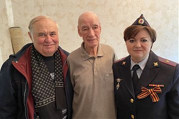 В преддверии Дня Победы полицейские УВД по ЮВАО посетили ветерана Великой Отечественной войны Николая Петрушина и труженика тыла Василия Демина