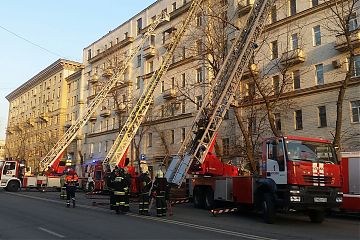 ПОЖАР НА НОВООСТАПОВСКОЙ УЛИЦЕ