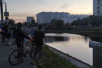 Спасатели вытащили автомобиль из пруда в Марьино