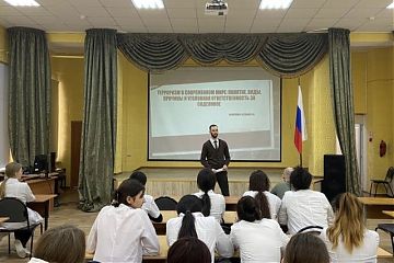 Сотрудники ЦПЭ УВД по ЮВАО провели профилактическую беседу со студентами колледжа