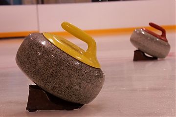 Лидерами Чемпионата Москвы по керлингу стали спортсменки из Текстильщиков