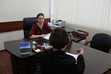 ДЕПУТАТ ВЕДЕТ ПРИЕМ
