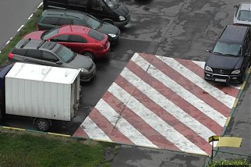 МЧС обращается к автолюбителям:  площадки для спецтехники – только для спецтехники!