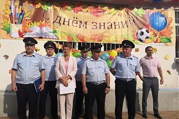 Руководители УВД по ЮВАО поздравили детей с Днем знаний