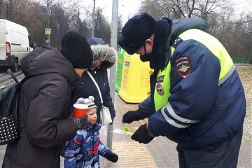 На Юго-востоке Москвы сотрудники Госавтоинспекции провели профилактическое мероприятие «Маленький пешеход»