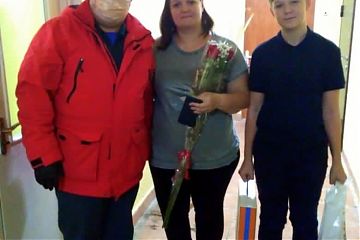 К 30-летию МЧС России семьям погибших сотрудников вручили памятные подарки