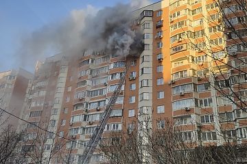 Пожарными ЮВАО из горящей квартиры спасено 13 человек   