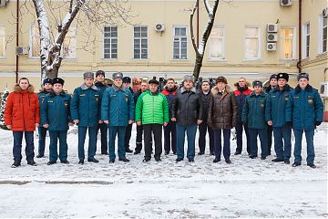 К юбилейной дате МЧС России, в самом сердце московского пожарно-спасательного гарнизона, состоялось торжественное вручение наград