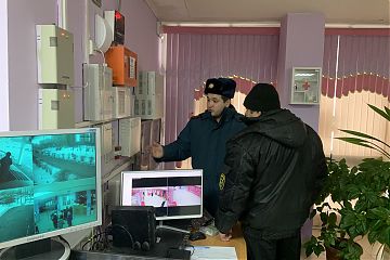 «Внимание! Всем покинуть помещение! Пожарная тревога!»