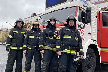 Пожарные ЮВАО спасли петербурженку из Москвы-реки