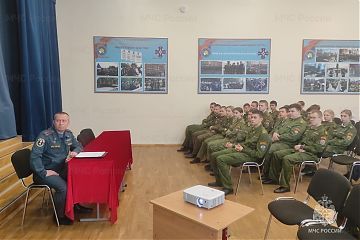 Путь к профессиональному успеху. Кадетам рассказали об Академии Государственной противопожарной службы МЧС России