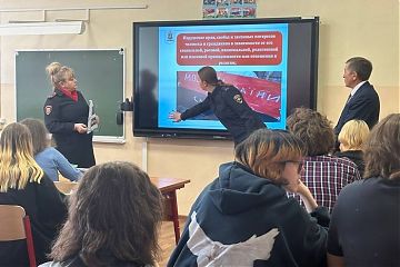 Полицейские и Общественный совет при УВД по ЮВАО приняли участие в оперативно-профилактической акции «Твой выбор»