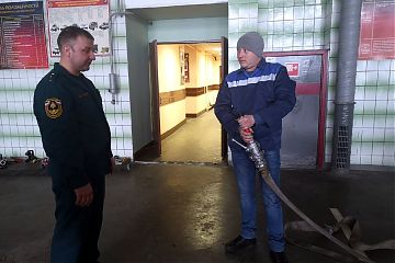 Практическое занятие с добровольными пожарными «Автодорог» ЮВАО прошли в 76 пожарно-спасательной части