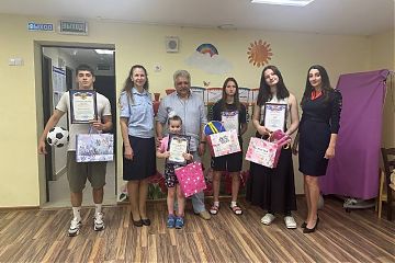 Полицейские УВД по ЮВАО совместно с общественником поздравили с праздником ребят из Школы циркового искусства имени Ю.В. Никулина