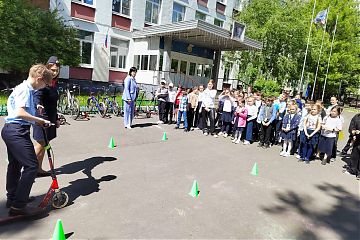 Госавтоинспекторы Юго-Восточного округа Москвы провели для детей мероприятие по правилам дорожного движения «В лето с ПДД»
