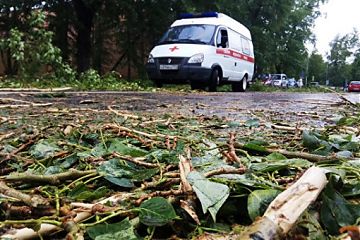 Последствия урагана в Москве ликвидируют почти 30 тысяч человек