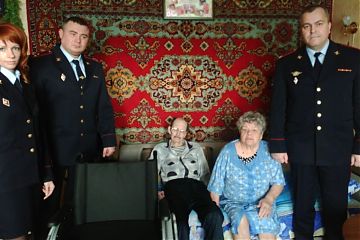 НАША СЛУЖБА И ОПАСНА И ТРУДНА.....