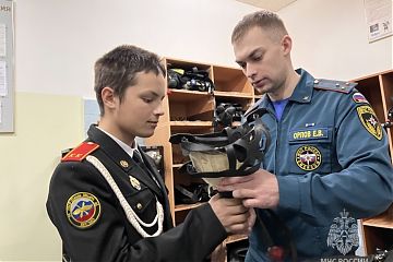 Столичное управление МЧС России и волонтеры Национального центра помощи пропавшим и пострадавшим детям провели совместную акцию для школьников