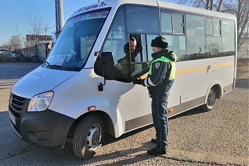 На юго-востоке Москвы автоинспекторы провели профилактические беседы с водителями пассажирского автотранспорта