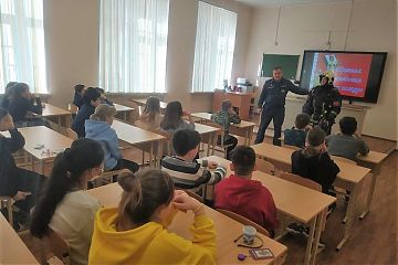 Огнеборцы ЮВАО в гостях у школьников