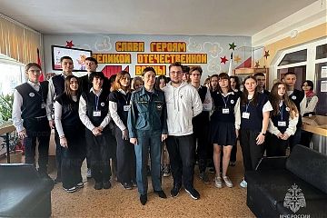 Сотрудница столичного Главка МЧС приняла участие во Всероссийской акции «Весна в движении», приуроченной Международному женскому дню, которая прошла в Школе №1359 имени авиаконструктора М.Л. Миля.