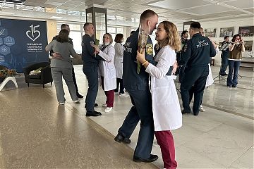 На территории Городской клинической больницы № 15 имени О. М. Филатова, состоялась праздничная акция, приуроченная к Международному женскому дню