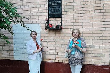 Сотрудники Библиотечного кластера Текстильщики облагородили памятник